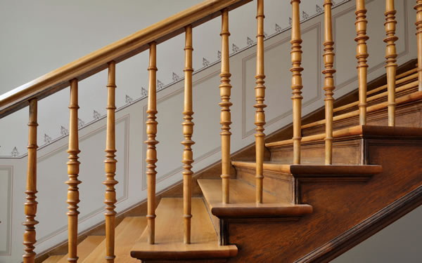 holztreppe-oelen-oder-lackierenovkSXiIitPcmE